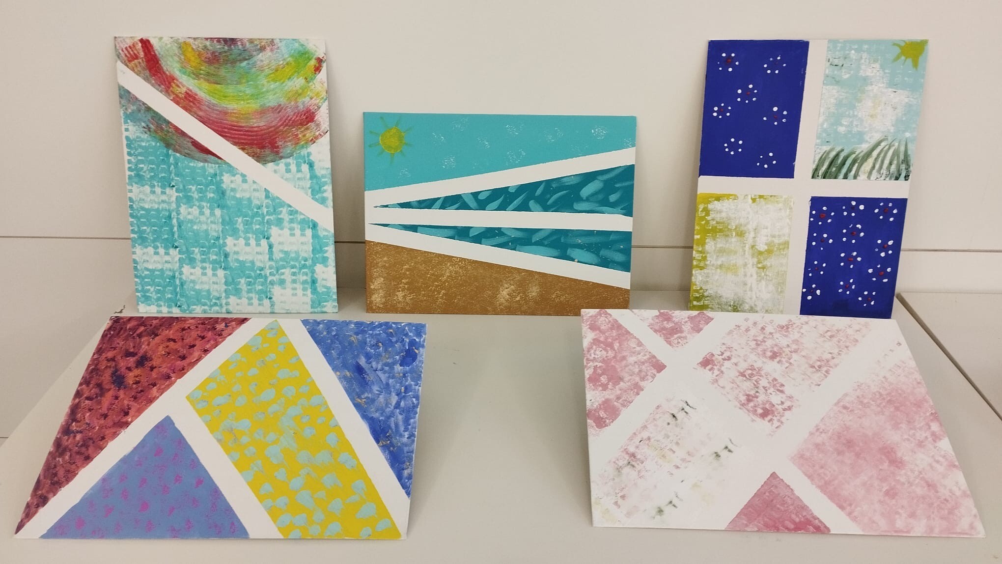 Pelas Mãos de Quem Sabe - Pinturas com traços e contrastes