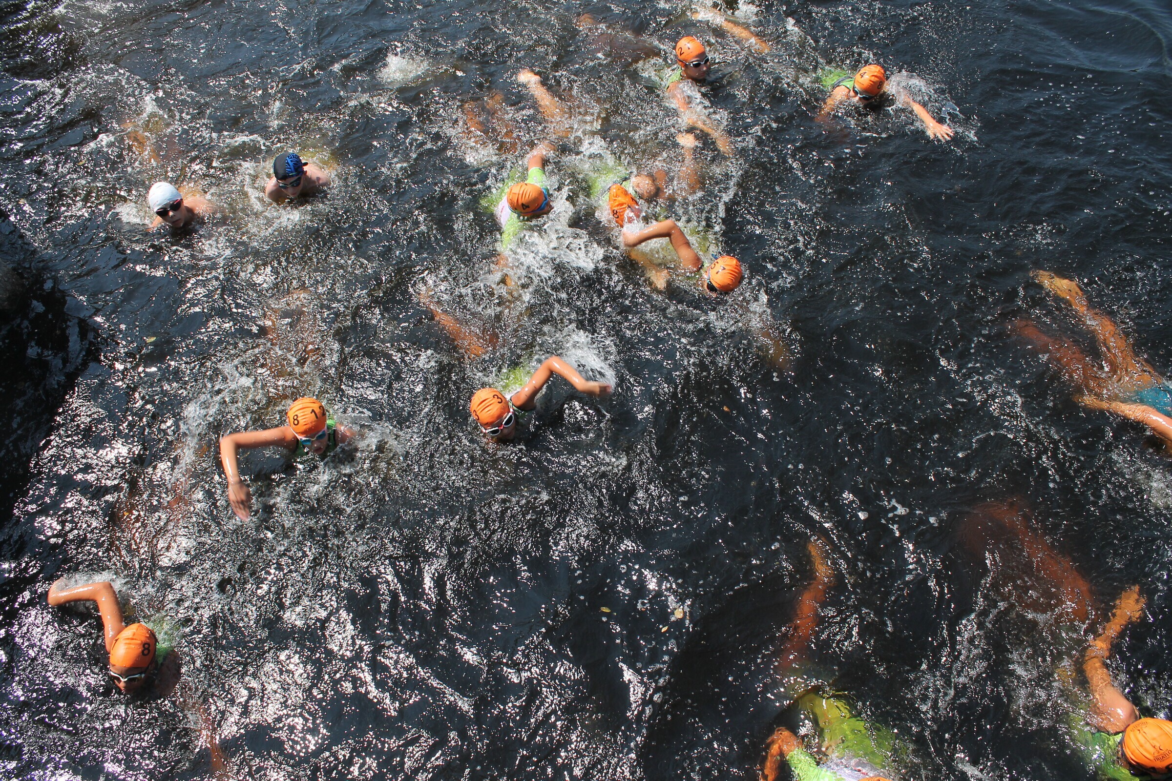 1ª edição do Aquatlo Jovem + Prova Aberta, teve a participação de cerca de 90 atletas