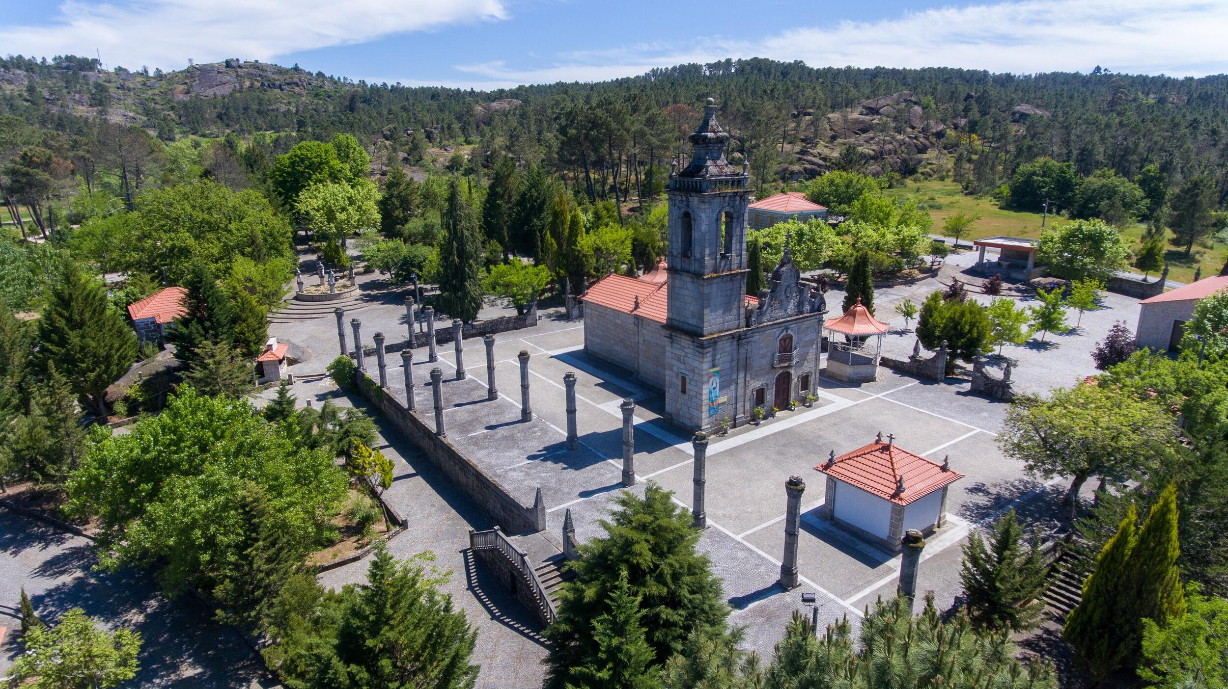 Santu&aacute;rio de Nosso Senhor dos Caminhos - Rom&atilde;s, Decermilo e Vila Longa
