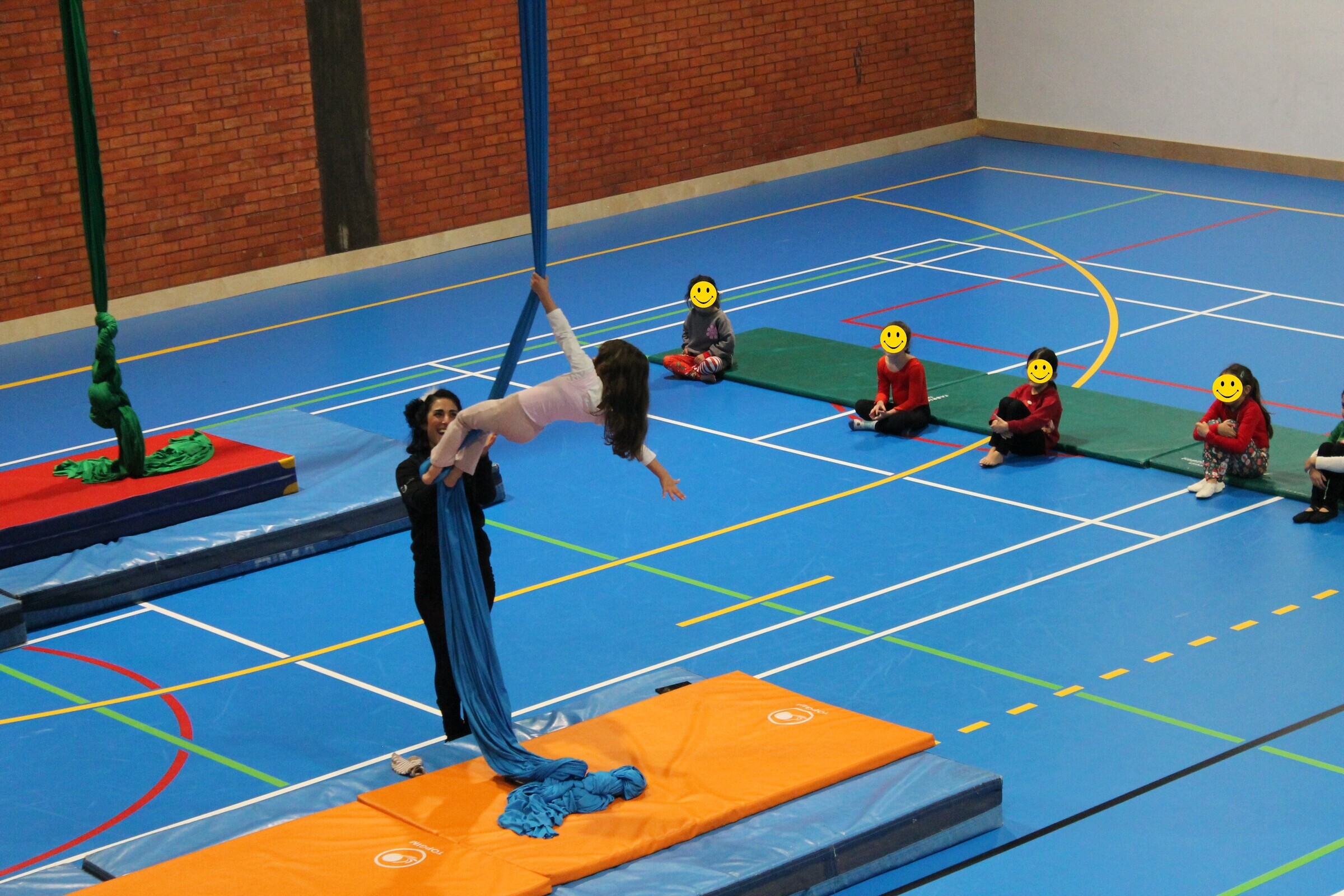 Escola Municipal de Acrobacia  A&eacute;rea