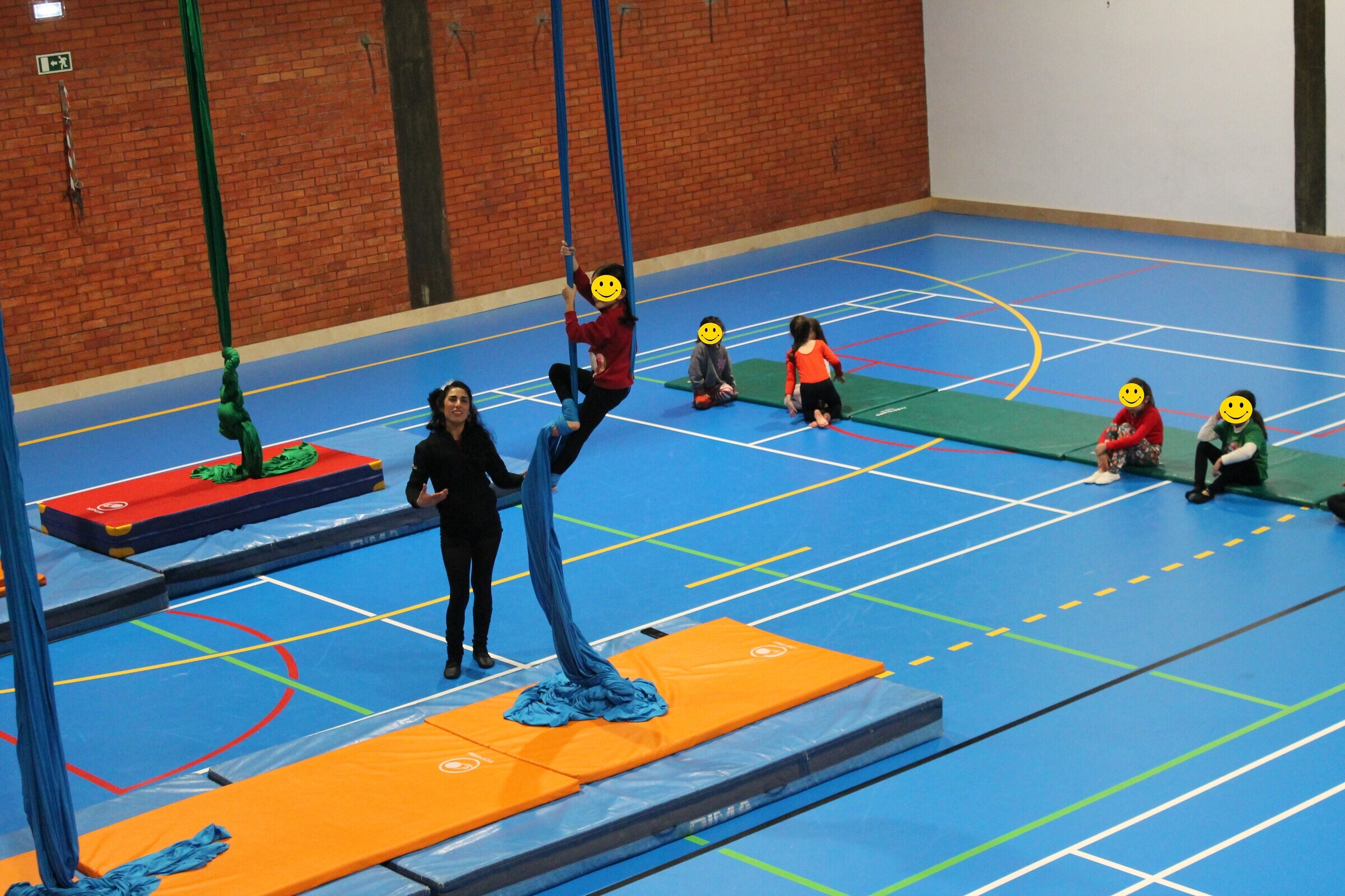 Escola Municipal de Acrobacia  A&eacute;rea