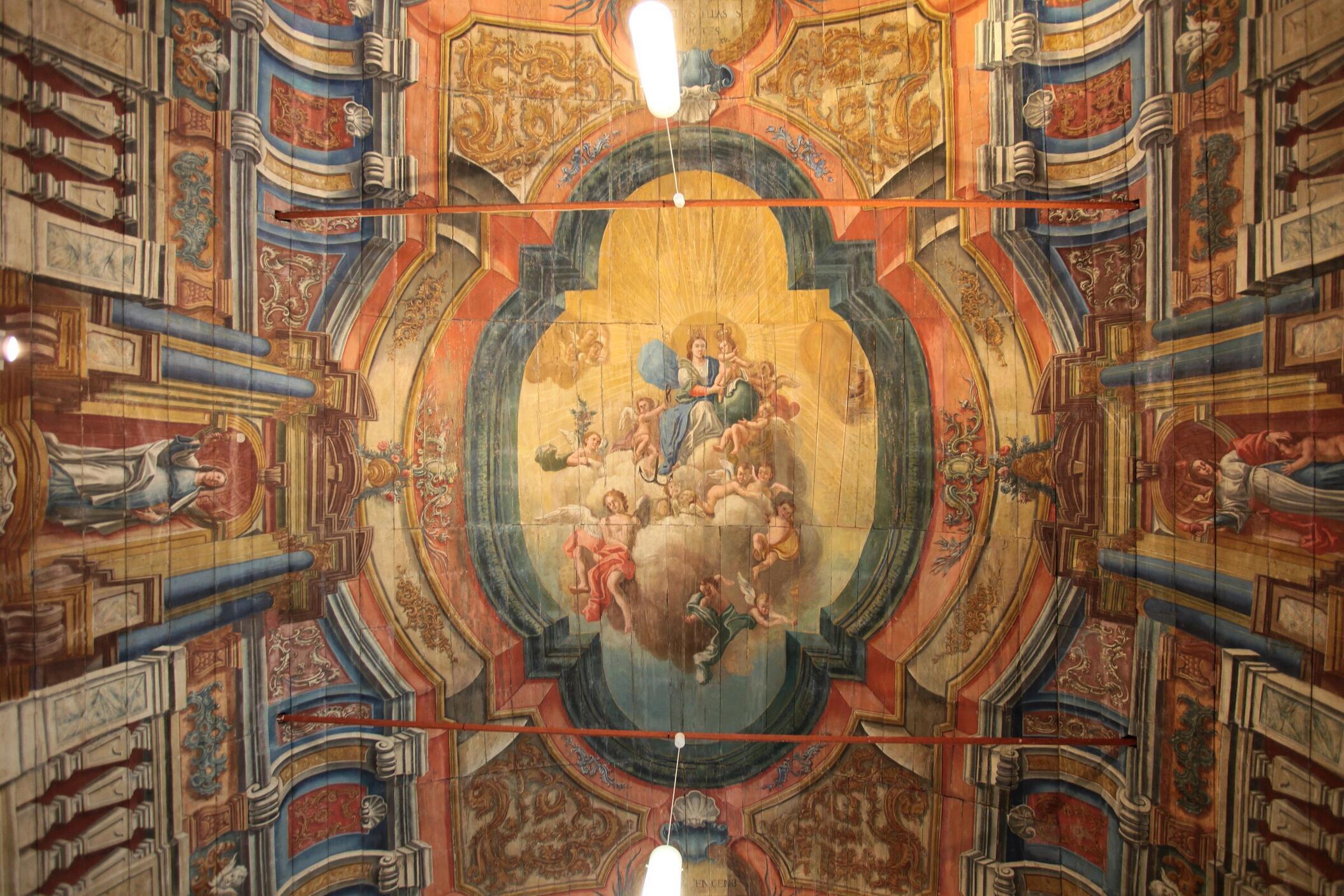 Imagem do teto da capela de Nossa Senhora da Esperan&ccedil;a, situada em Abrunhosa concelho de S&aacutImageme;t&atilde;o